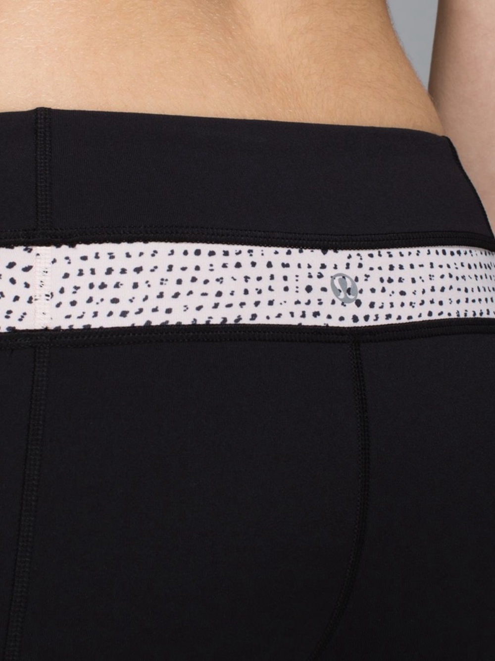 Lululemon Groove Skinny Crop Pants in Black & Speckle Parfait Pink, size 6